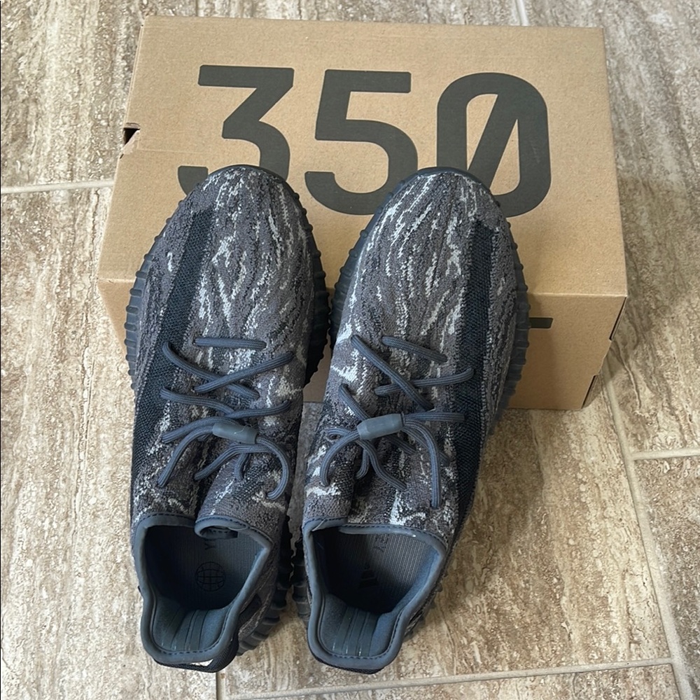 Adidas Men's Yeezy Boost 350 V2 Sneakers Grey US 11